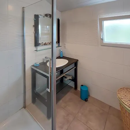 1 Bedroom Nice In Saint-gilles-croix-de- Сasa de vacaciones *