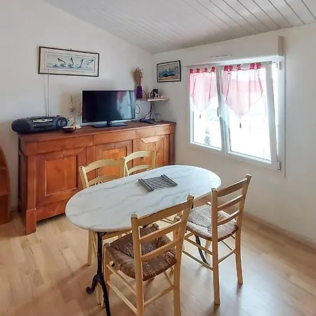 1 Bedroom Nice In Saint-gilles-croix-de- Сasa de vacaciones