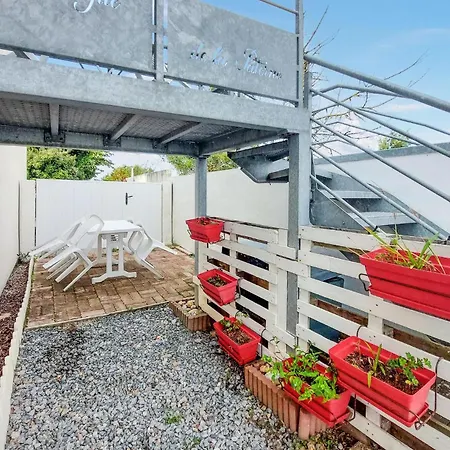 1 Bedroom Nice In Saint-gilles-croix-de- Сasa de vacaciones *